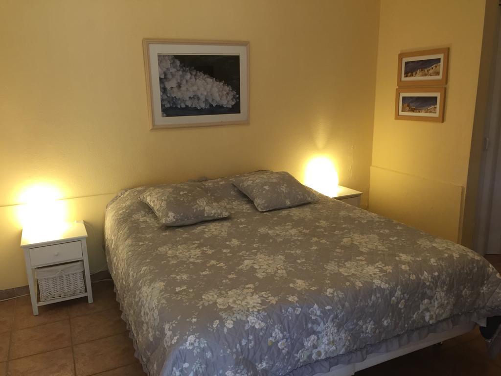 Gil'S Guest Rooms Neve Zohar Ruang foto