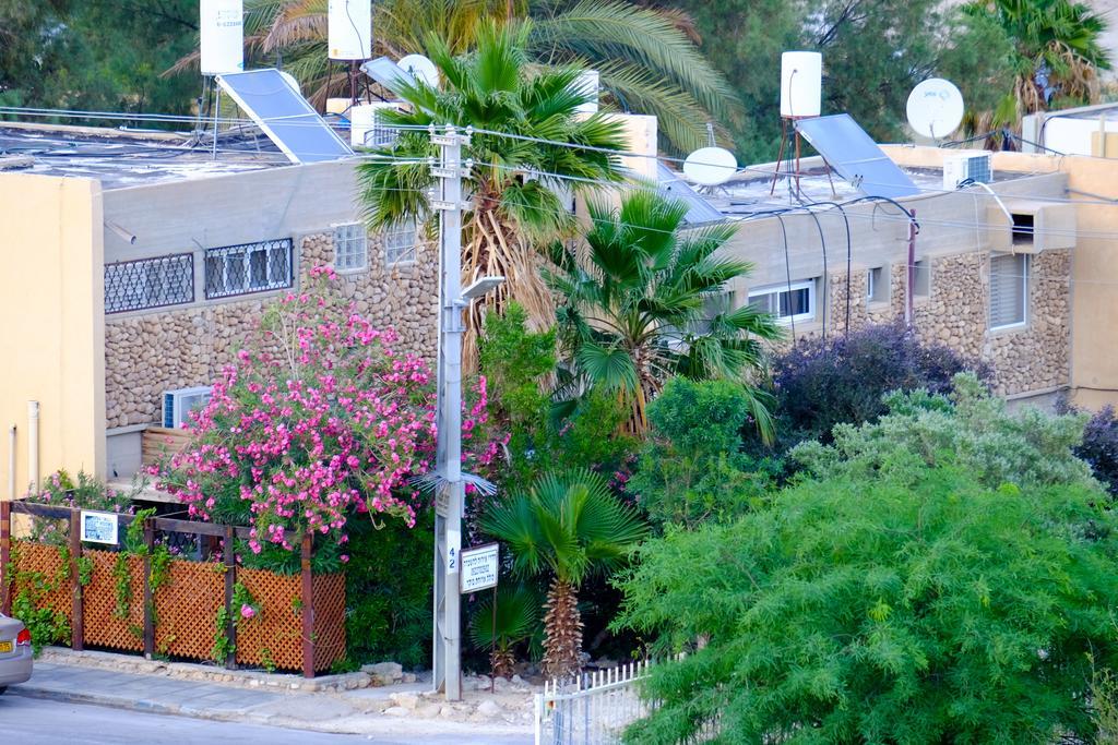 Gil'S Guest Rooms Neve Zohar Bagian luar foto